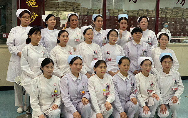 【5.12护士节】平博在线-平博（中国）,举办茶话会白衣天使受表彰(图1)