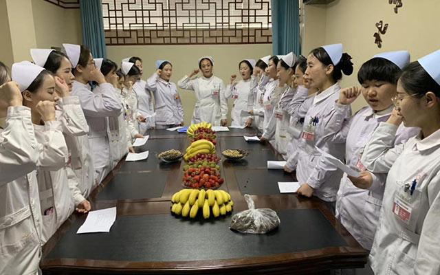 【5.12护士节】平博在线-平博（中国）,举办茶话会白衣天使受表彰(图2)